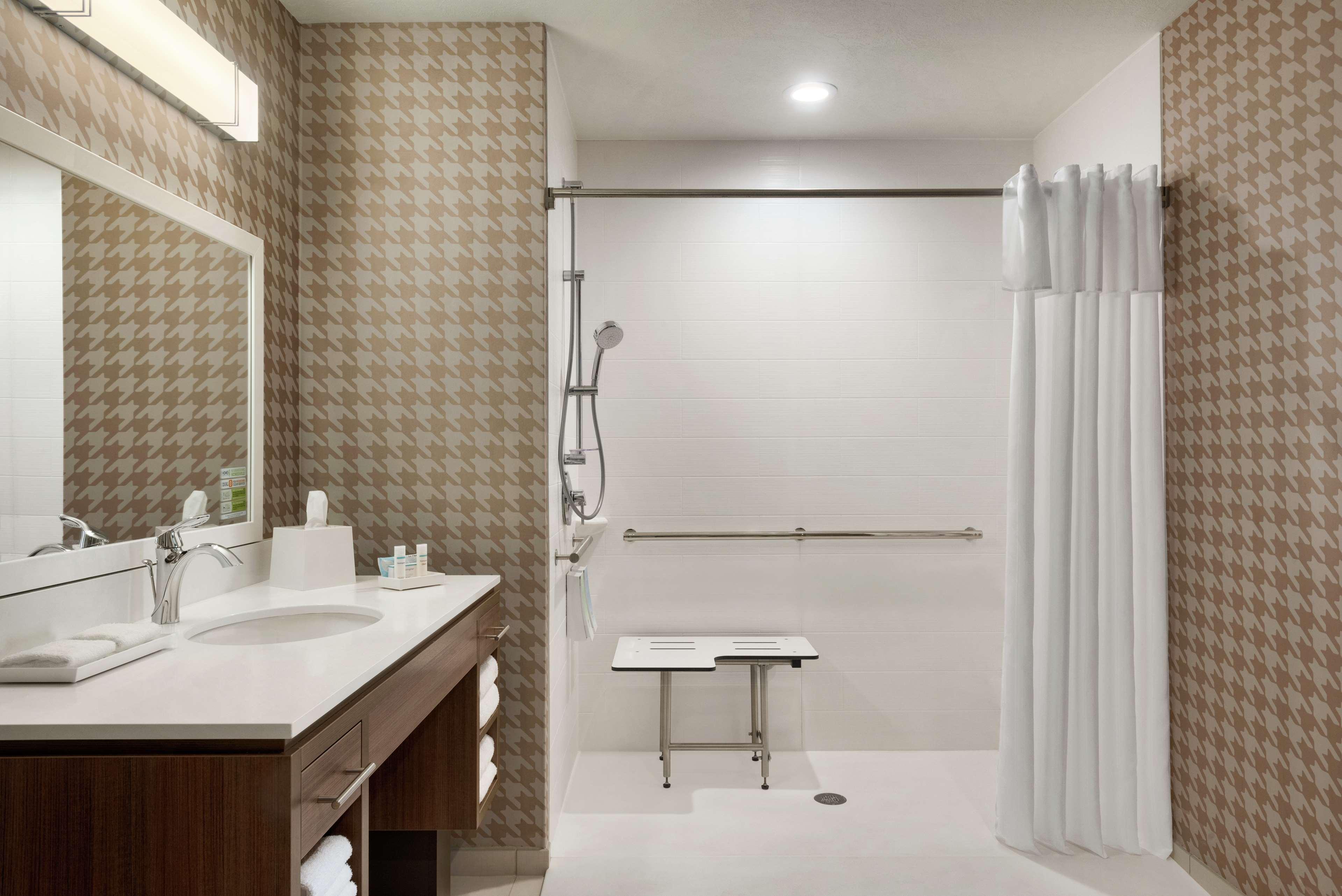 Home2 Suites By Hilton Бисмарк Екстериор снимка