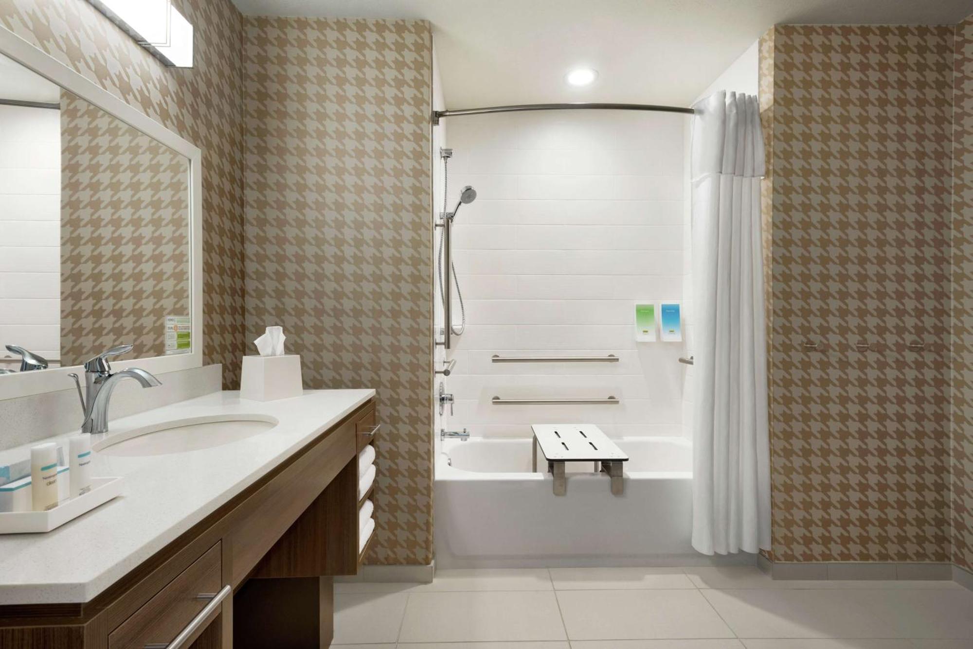 Home2 Suites By Hilton Бисмарк Екстериор снимка